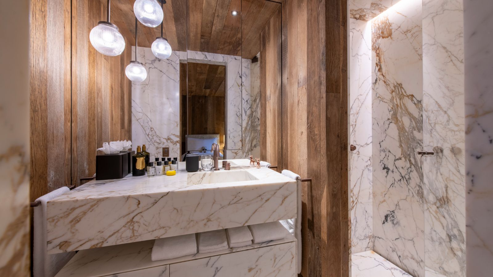 Luxury-Ski-Chalet-Verbier-Chalet-Vicuna-Oxford-Ski-Bathroom.jpg