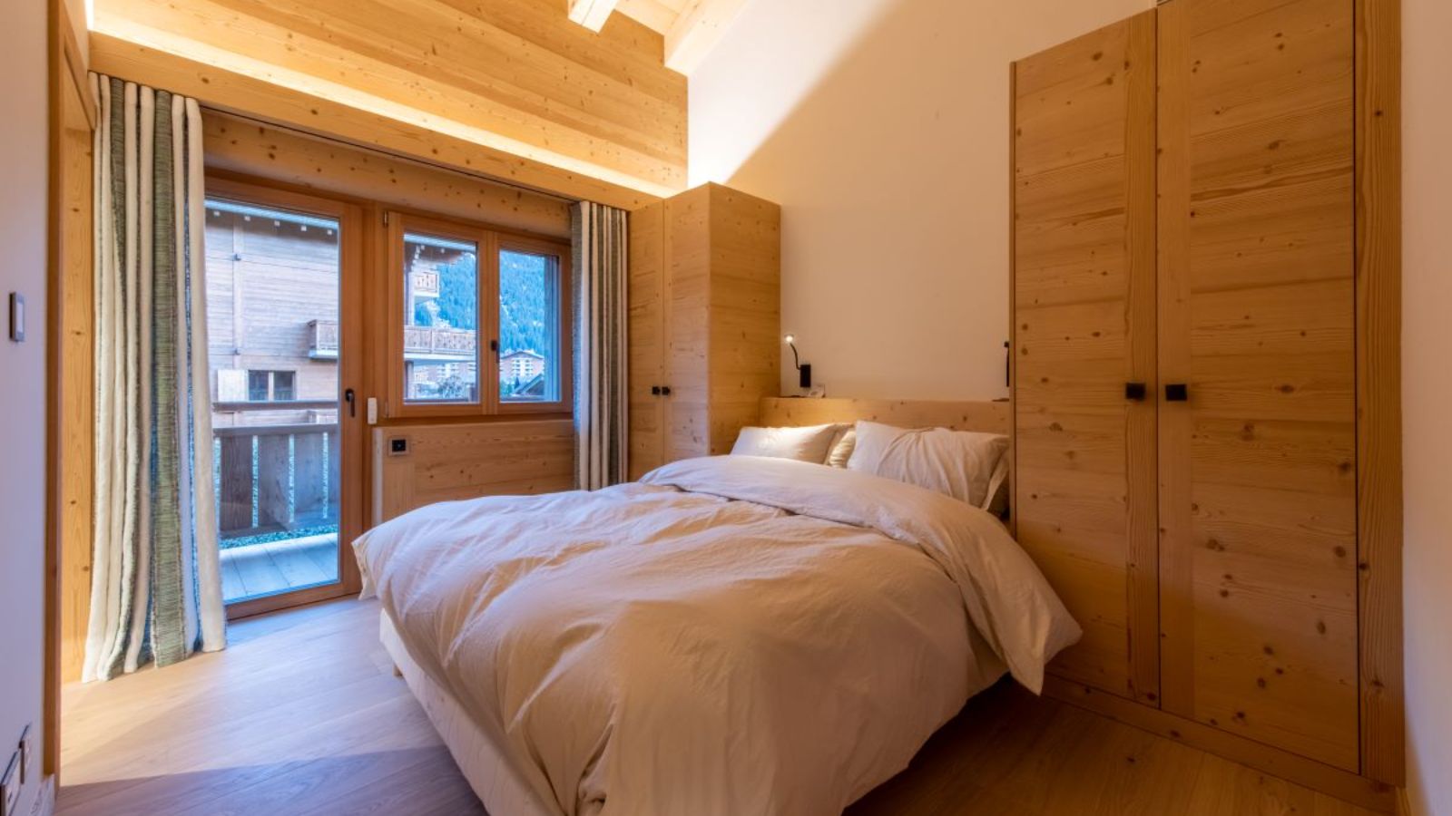 Luxury Ski Chalet - Verbier - Grand Paradiso - Oxford Ski - Double Bedroom.jpg