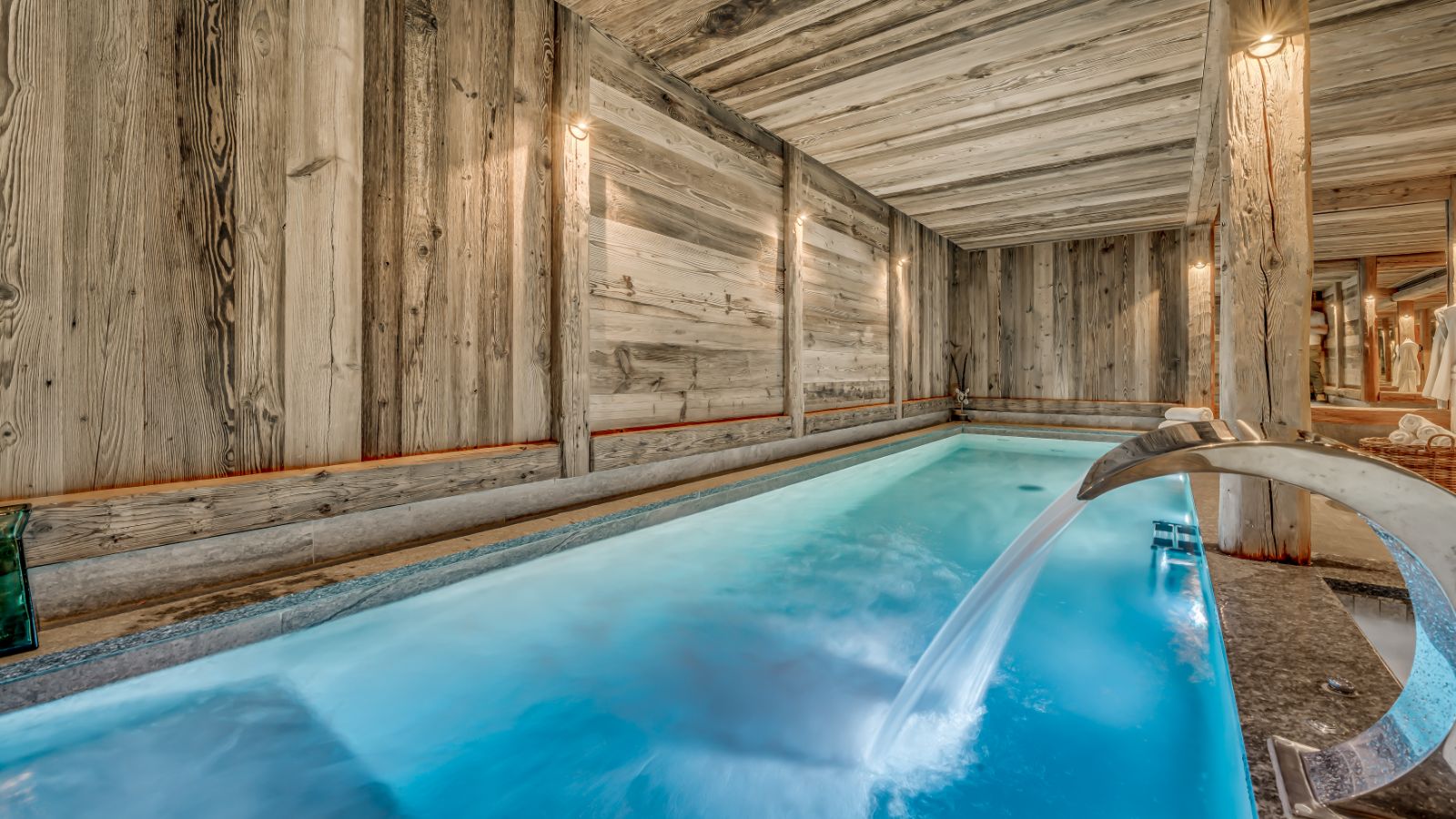 Luxury-Ski-Chalet-Val-d-Isere-Chalet-Juno-Oxford-Ski-Swimming-Pool.jpg