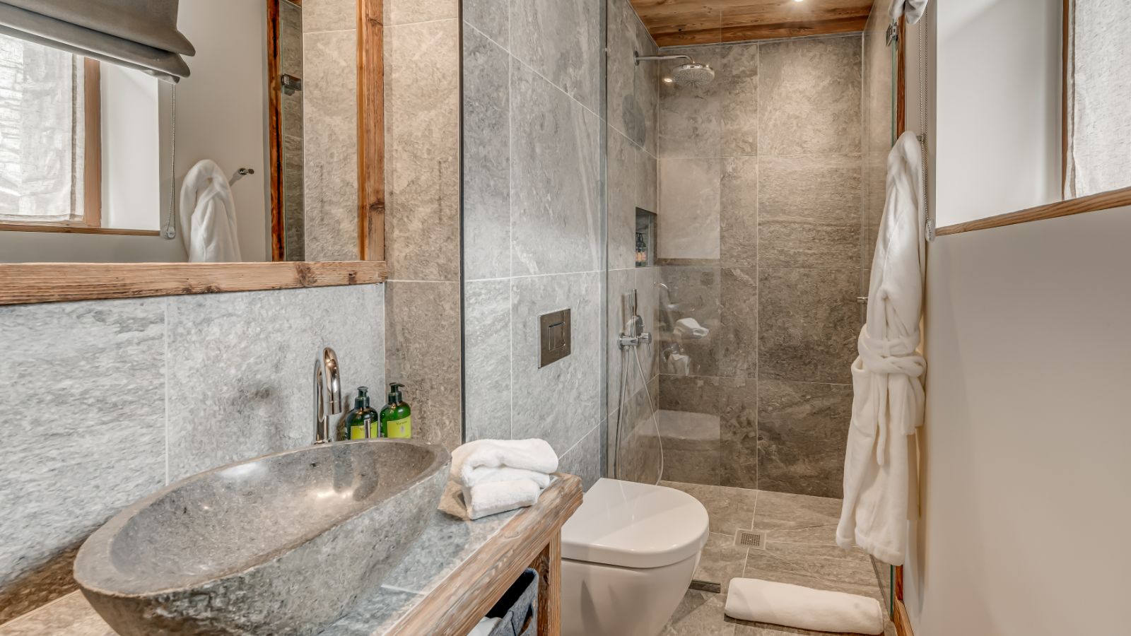 Luxury-Ski-Chalet-Val-d-Isere-Chalet-Juno-Oxford-Ski-Bathroom.jpg