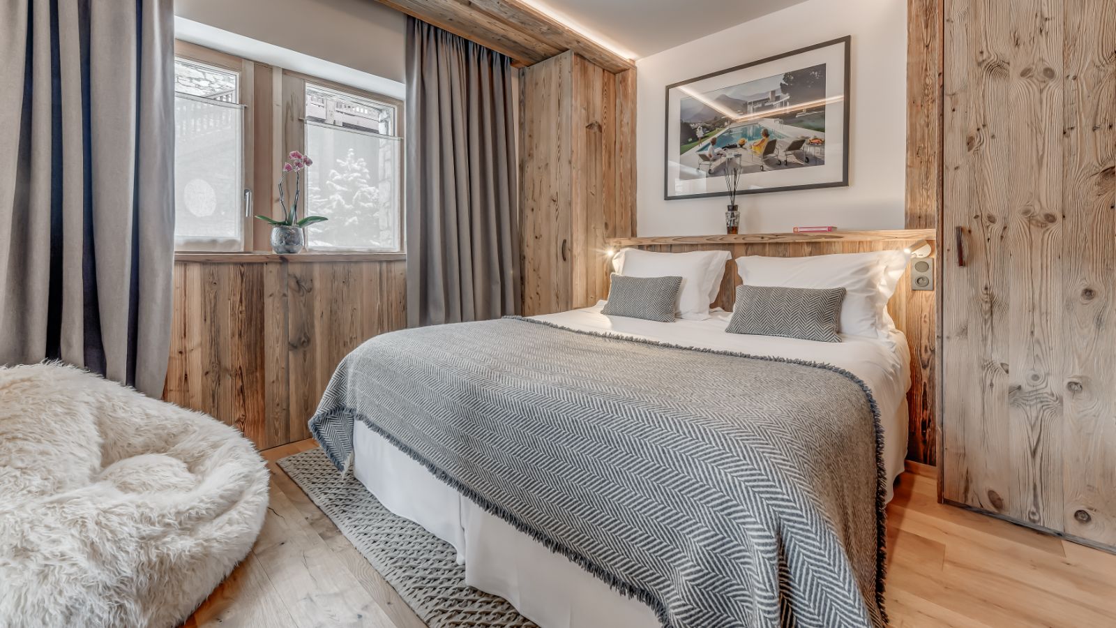 Luxury-Ski-Chalet-Val-d-Isere-Chalet-Juno-Oxford-Ski-Bedroom (12).jpg