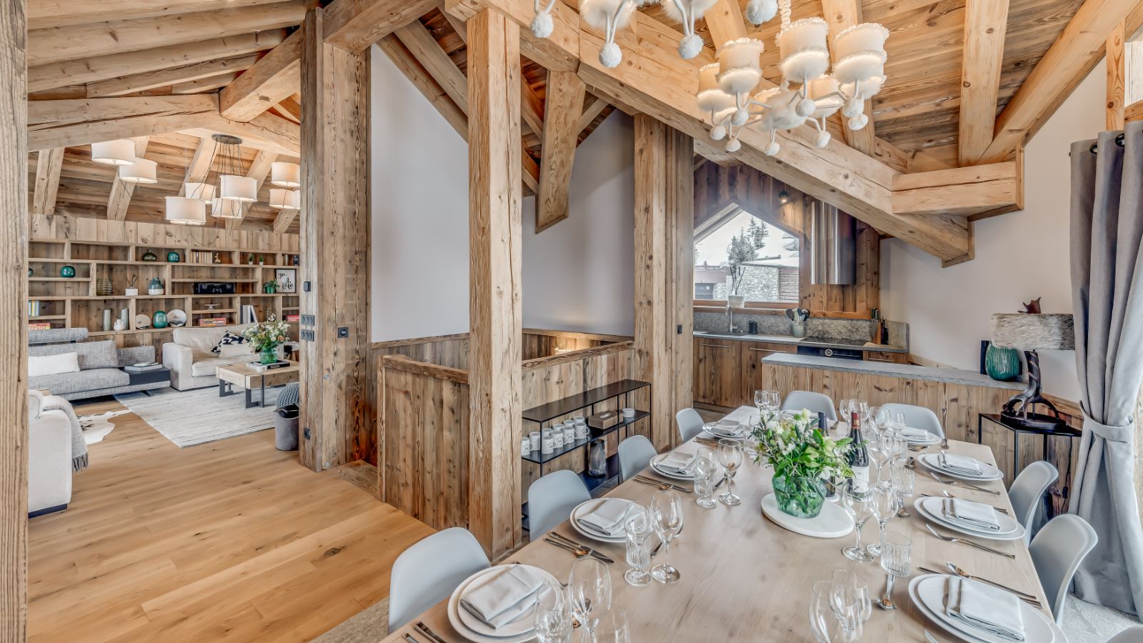 Luxury-Ski-Chalet-Val-d-Isere-Chalet-Juno-Oxford-Ski-Dining.jpg