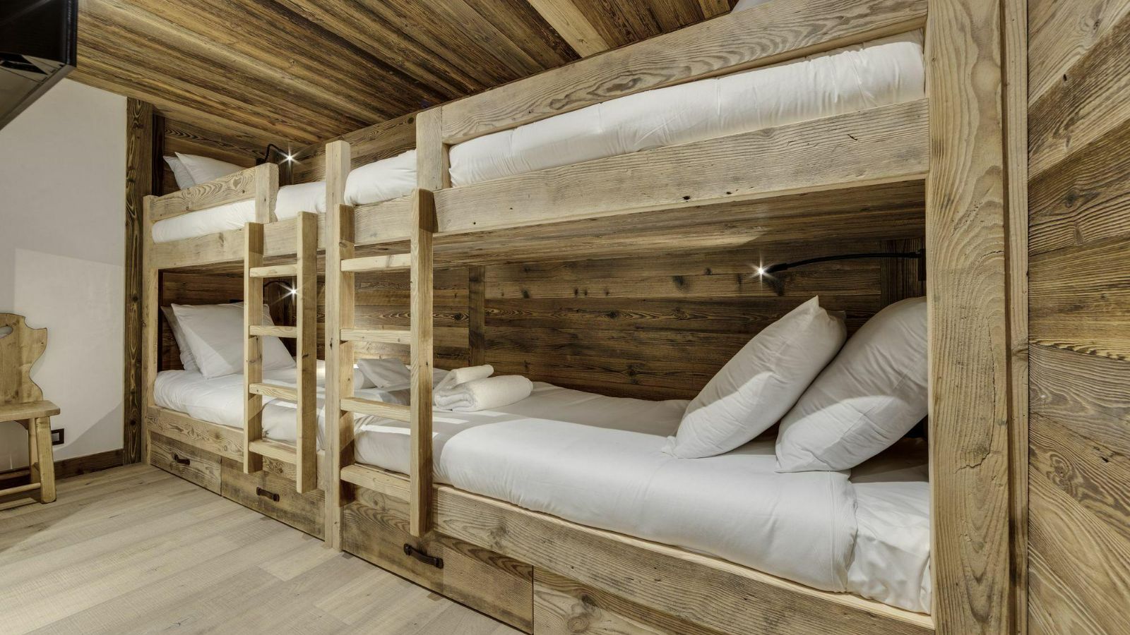 Luxury-ski-chalet-valdisere-chaletangelus1-oxford-ski-bunkroom.jpg