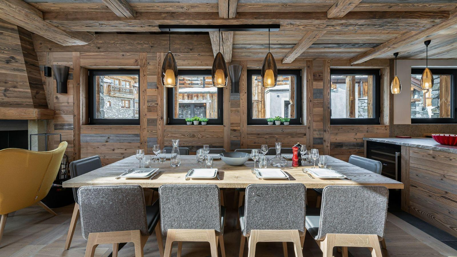 Luxury-ski-chalet-valdisere-chaletangelus1-oxford-ski-dining.jpg