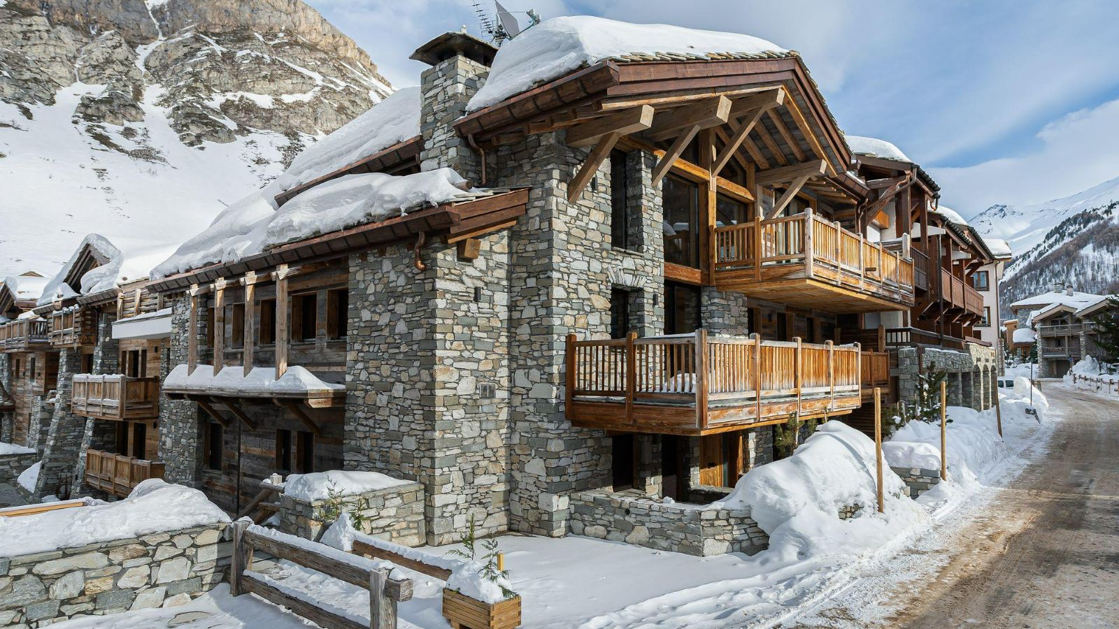 Luxury-ski-chalet-valdisere-chaletangelus1-oxford-ski-exterior.jpg