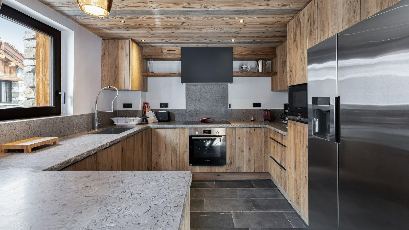 Luxury-ski-chalet-valdisere-chaletangelus1-oxford-ski-kitchen.jpg