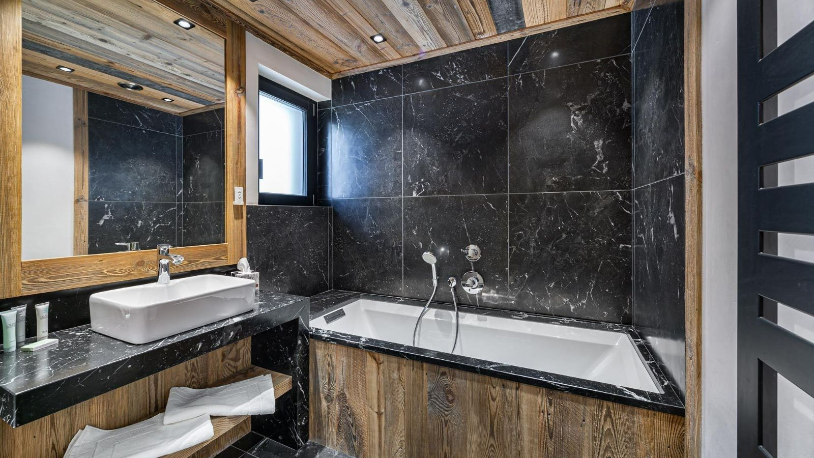 Luxury-ski-chalet-valdisere-chaletangelus1-oxford-ski-bathroom.jpg