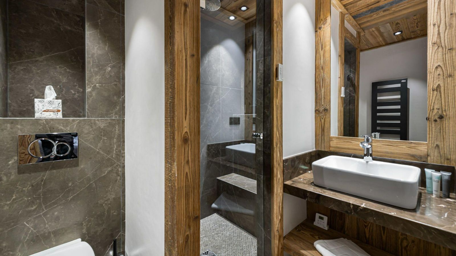 Luxury-ski-chalet-valdisere-chaletangelus1-oxford-ski-bathroom2.jpg