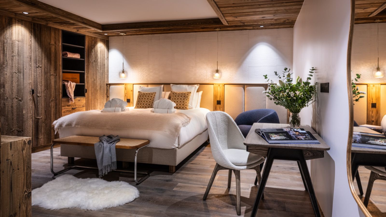 Luxury-Ski-Chalet-Val-d-Isere-Silverstone-Lodge-Suite-1-Oxford-Ski-Bedroom2.jpg