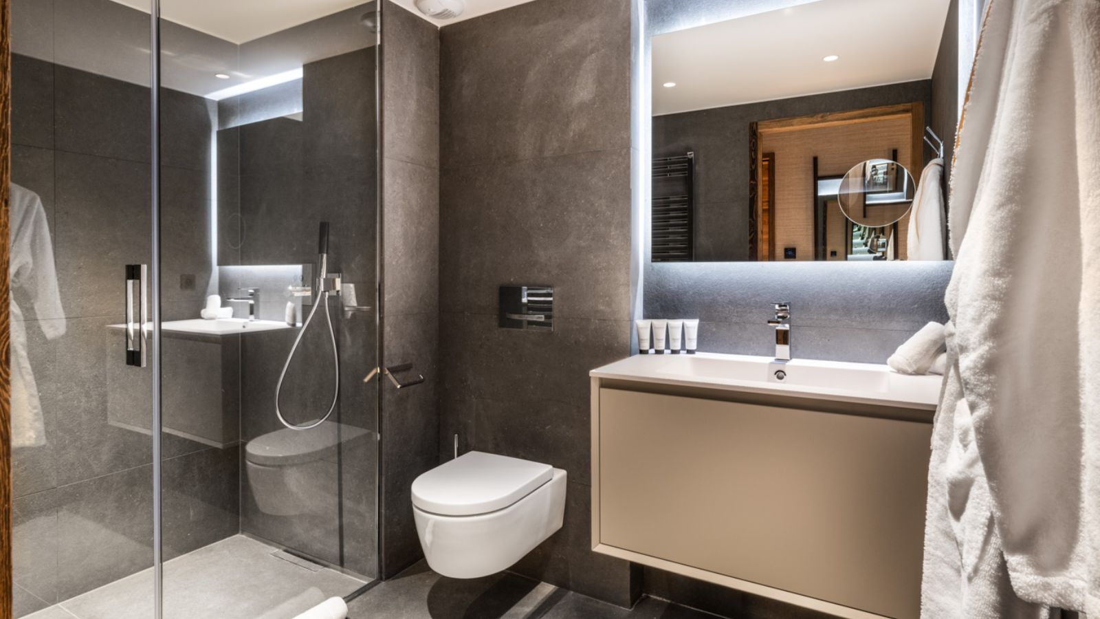 Luxury-Ski-Chalet-Val-d-Isere-Silverstone-Lodge-Deluxe-No-2-Bathroom.jpg