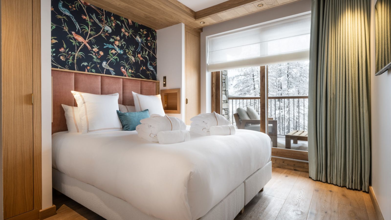Luxury-Ski-Chalet-Val-d-Isere-Silverstone-Lodge-Prestige-No-5-Oxford-Ski-Bedroom (4).jpg