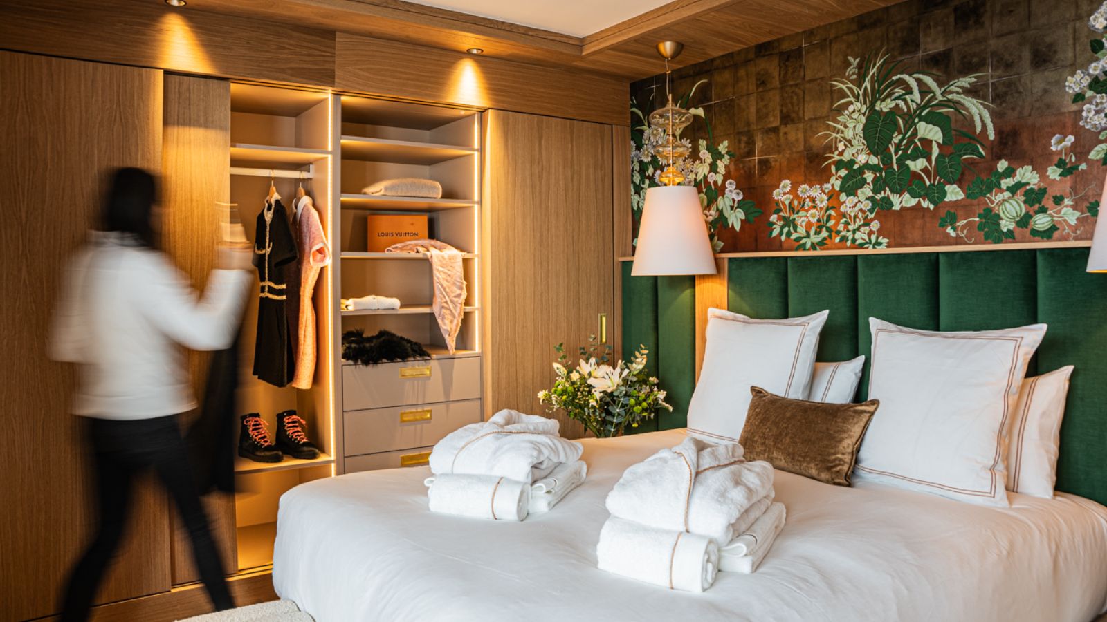 Luxury-Ski-Chalet-Val-d-Isere-Silverstone-Lodge-Prestige-No-5-Oxford-Ski-Bedroom (8).jpg