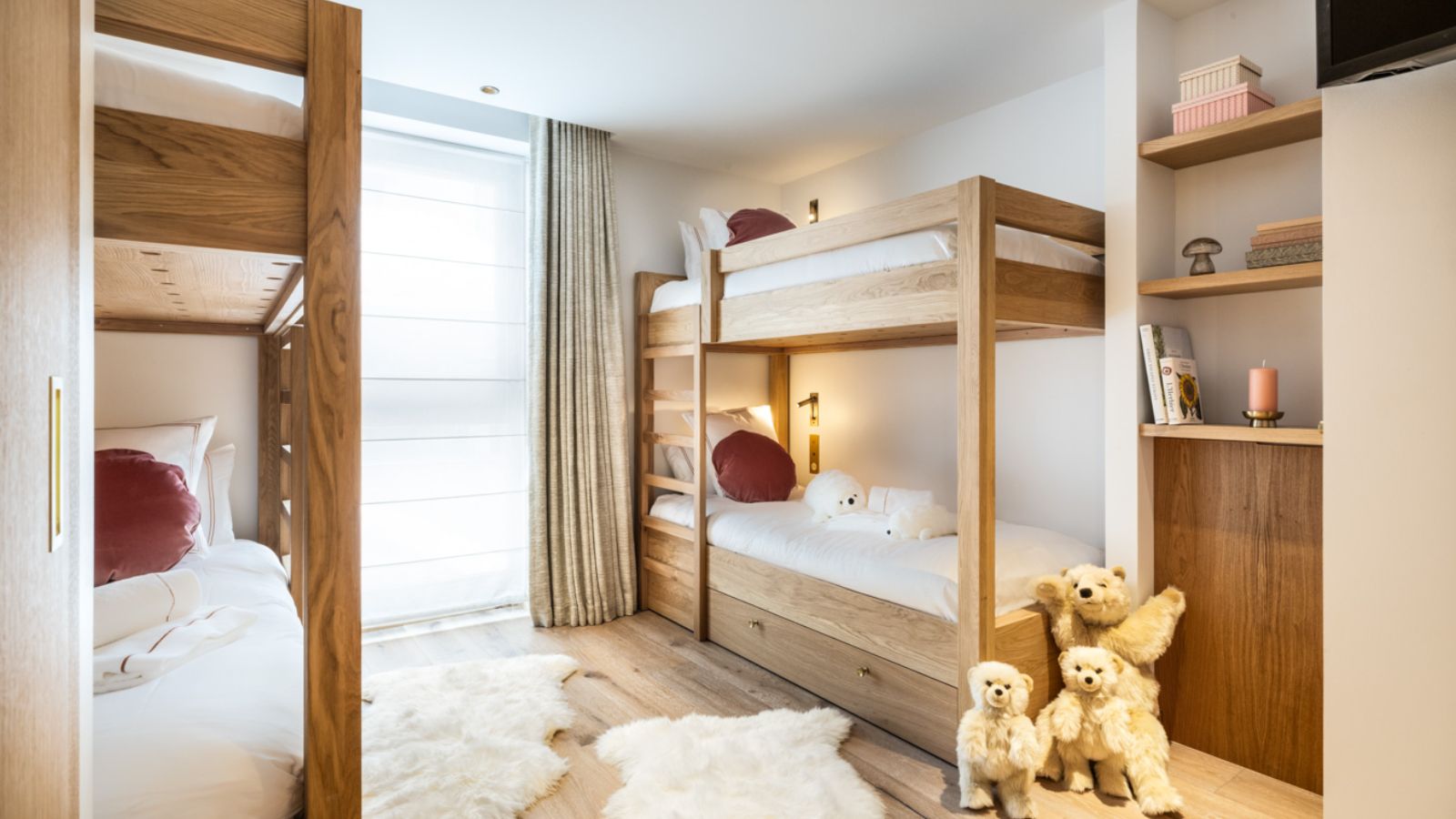 Luxury-Ski-Chalet-Val-d-Isere-Silverstone-Lodge-Prestige-No-5-Oxford-Ski-Bunkroom (5).jpg