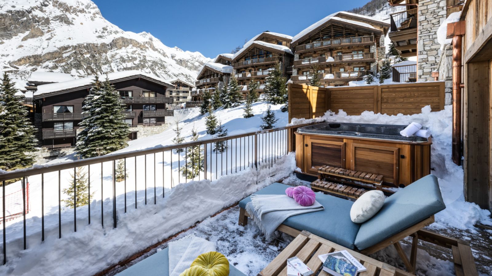 Luxury-Ski-Chalet-Val-d-Isere-Silverstone-Lodge-Prestige-No-5-Oxford-Ski-Balcony.jpg