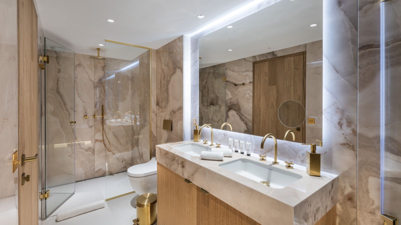 Luxury-Ski-Chalet-Val-d-Isere-Silverstone-Lodge-Prestige-No-5-Oxford-Ski-Bathroom (2).jpg