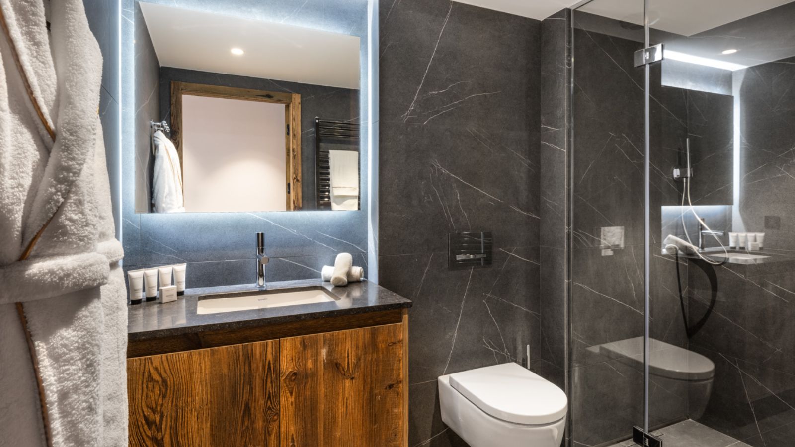 Luxury-Ski-Chalet-Val-d-Isere-Silverstone-Lodge-Suite-6-Oxford-Ski-Bathroom (3).jpg