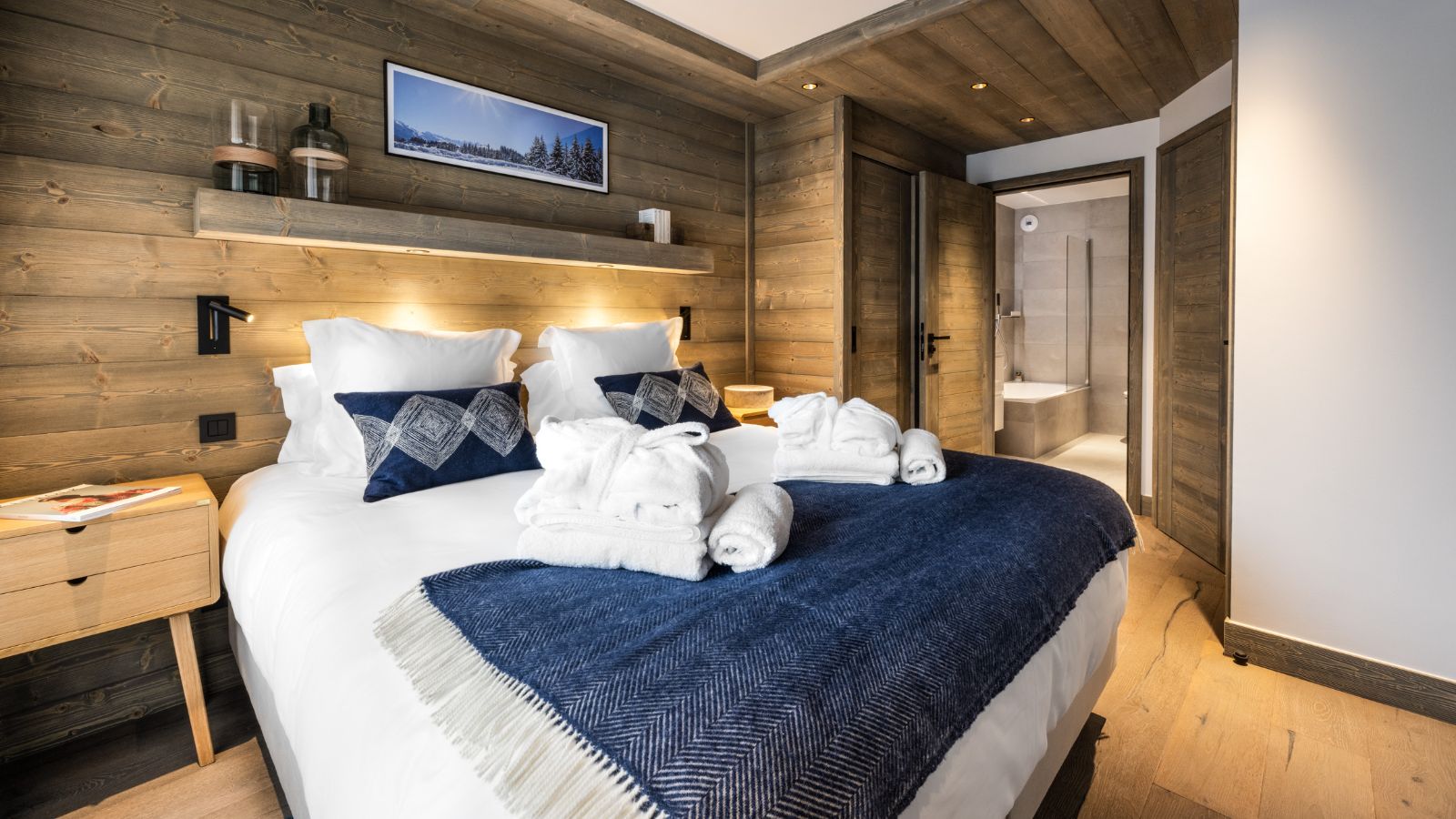 Luxury-Ski-Chalet-Meribel-Falcon-Lodge-Oxford-Ski-Bedroom (4).jpg