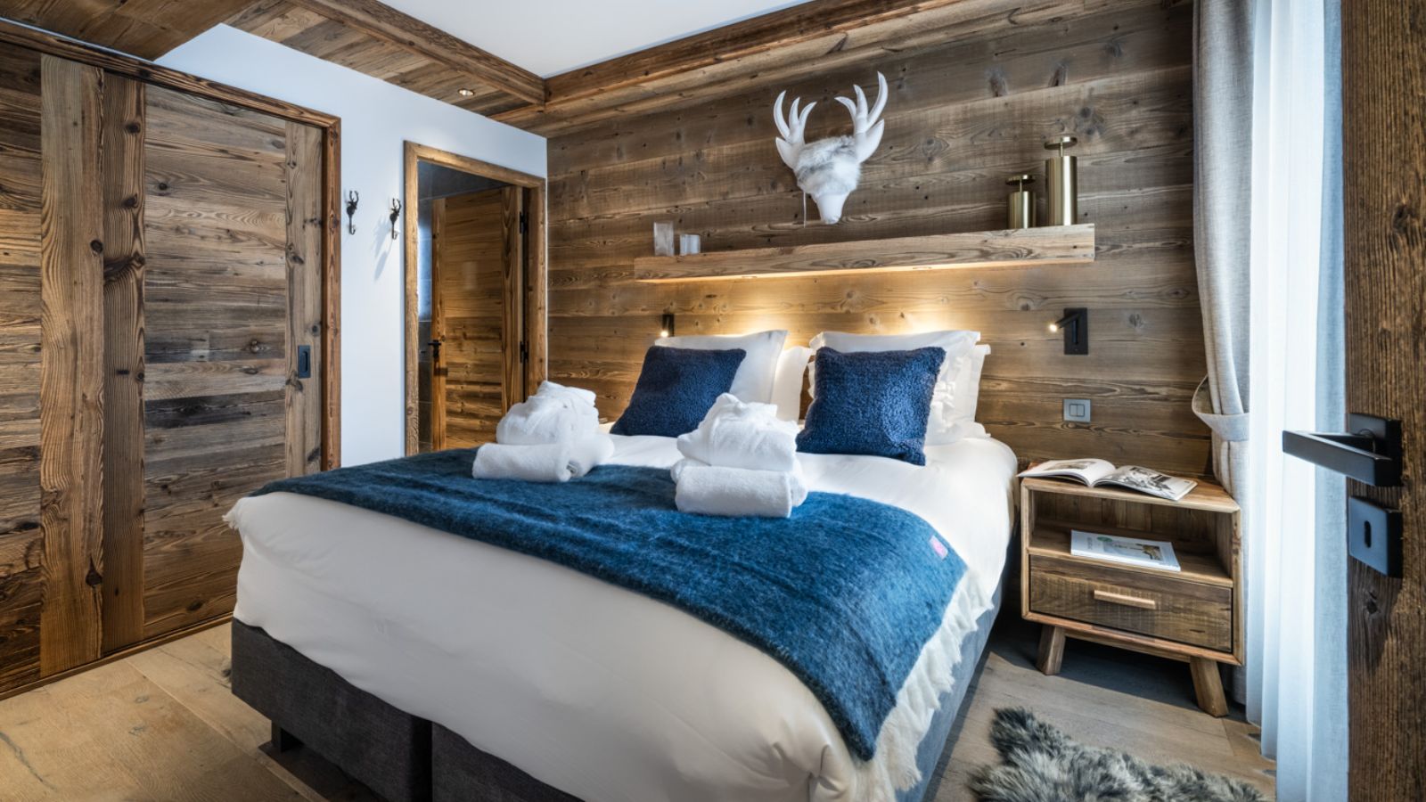 Luxury-Ski-Chalet-Meribel-Falcon-Lodge-Oxford-Ski-Bedroom (9).jpg