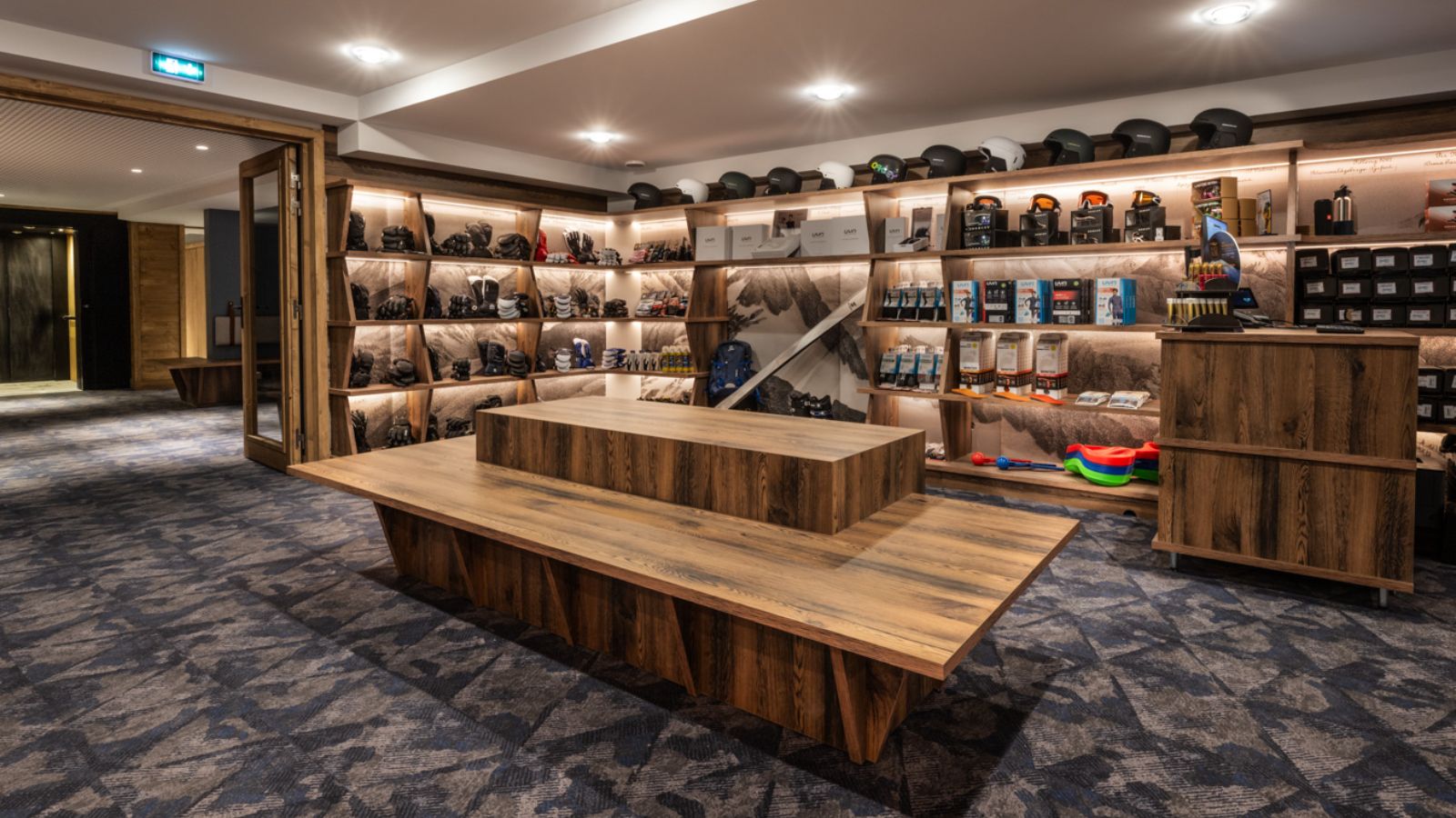 Luxury-Ski-Chalet-Meribel-Falcon-Lodge-Oxford-Ski-Bedroom (27).jpg