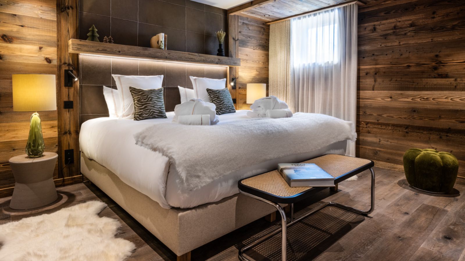 Luxury-Ski-Chalet-Val-d-Isere-Silverstone-Lodge-Suite-1-Oxford-Ski-Bedroom (10).jpg
