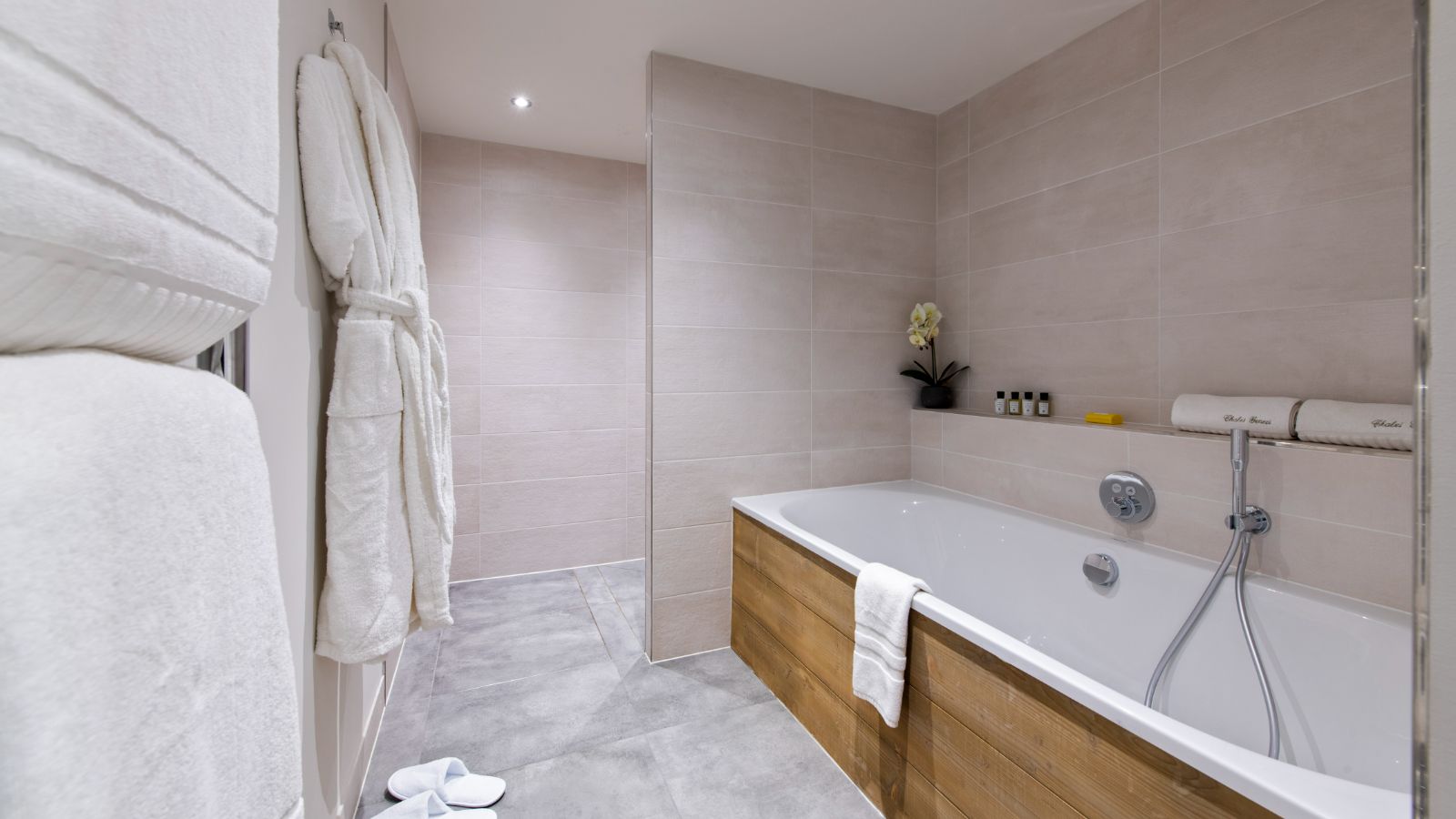 Luxury-Ski-Chalet-Meribel-Chalet-Genepi-Oxford-Ski-Bathroom (2).jpg