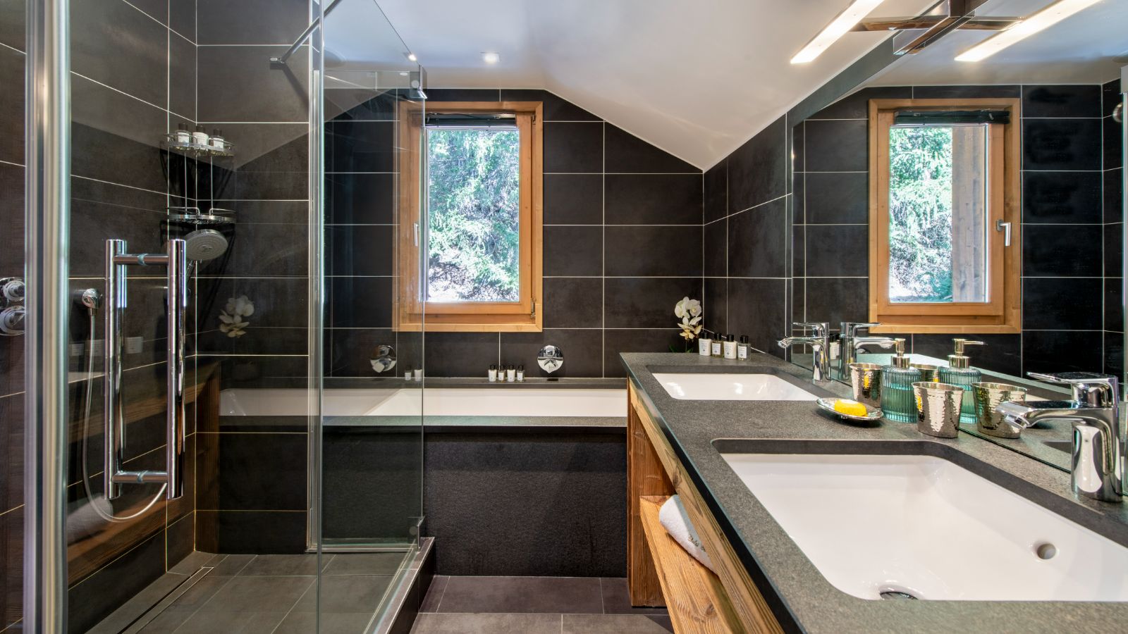 Luxury-Ski-Chalet-Meribel-Chalet-Genepi-Oxford-Ski-Bathroom.jpg