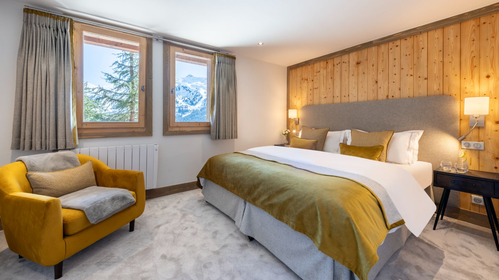 Luxury-Ski-Chalet-Meribel-Chalet-Genepi-Oxford-Ski-Bedroom (17).jpg
