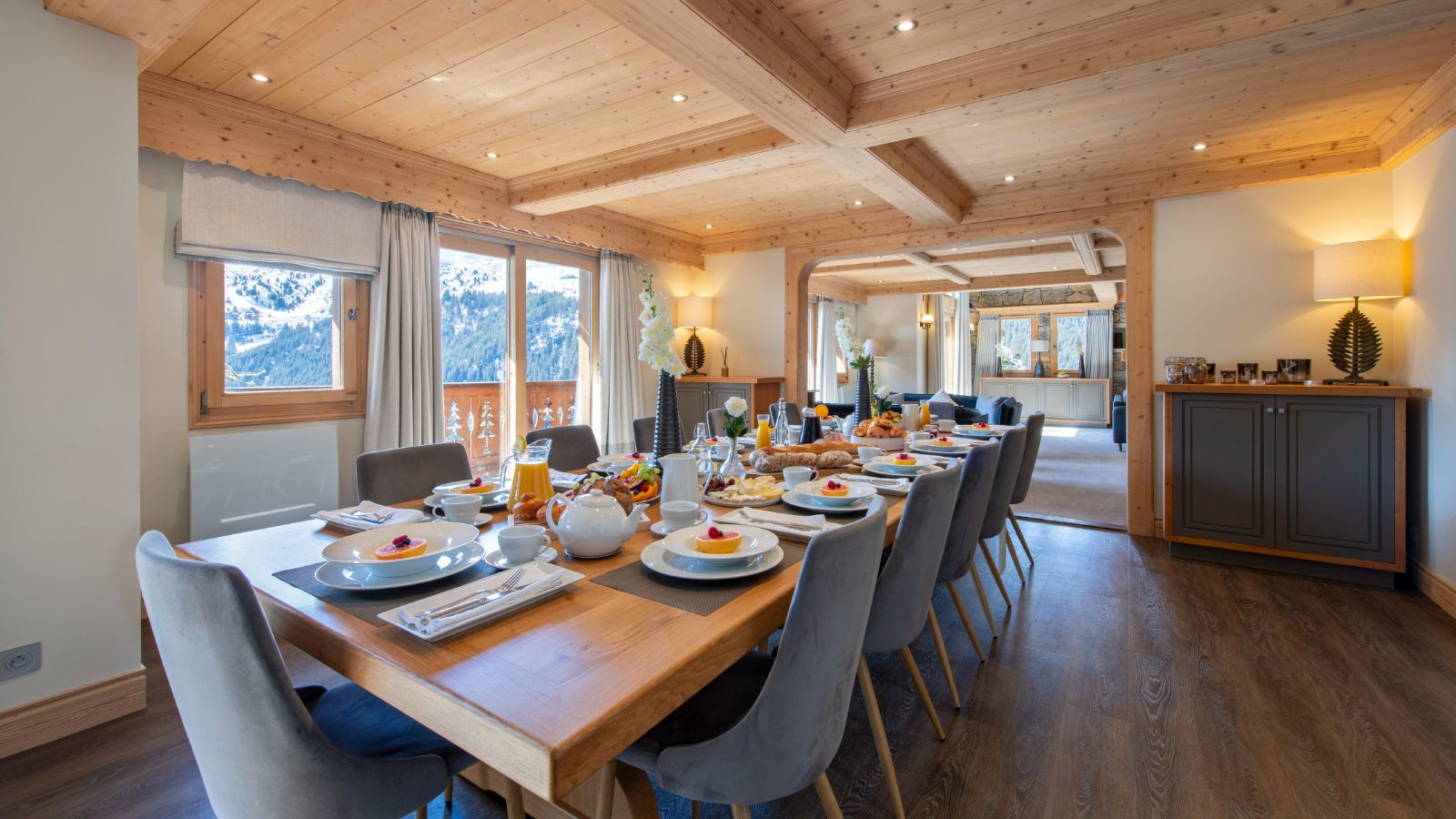 Luxury-Ski-Chalet-Meribel-Chalet-Genepi-Oxford-Ski-Dining.jpg