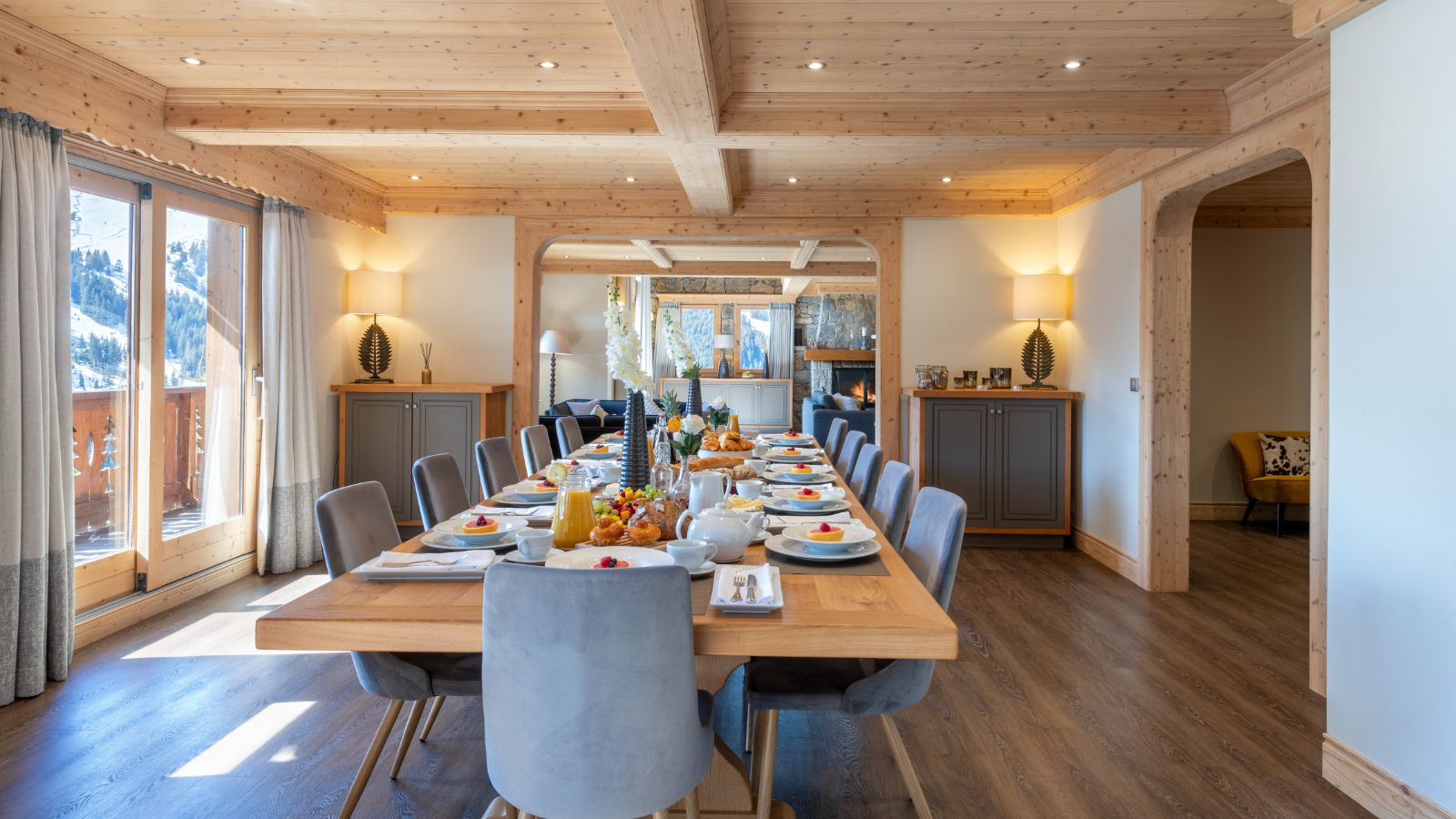 Luxury-Ski-Chalet-Meribel-Chalet-Genepi-Oxford-Ski-Dining1.jpg