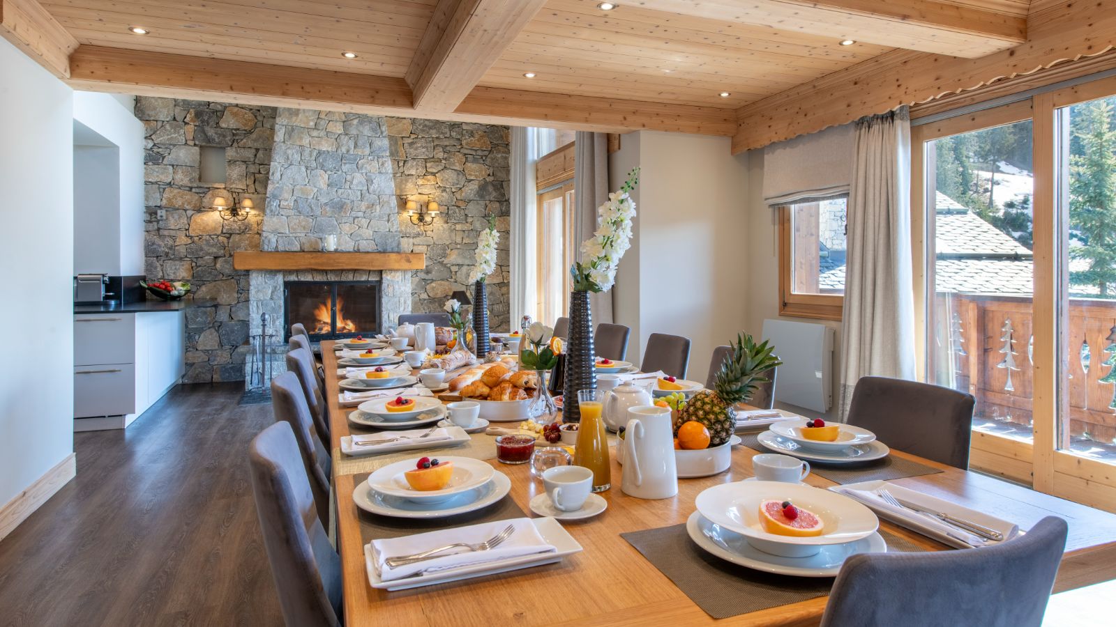 Luxury-Ski-Chalet-Meribel-Chalet-Genepi-Oxford-Ski-Dining2.jpg