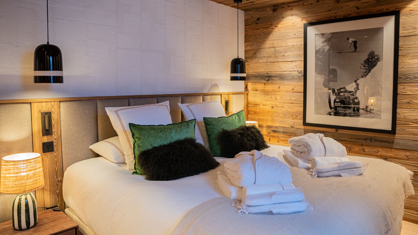 Luxury-Ski-Chalet-Val-D-Isere-Silverstone-Lodge-7-Oxford-Ski-Bedroom (17).jpg