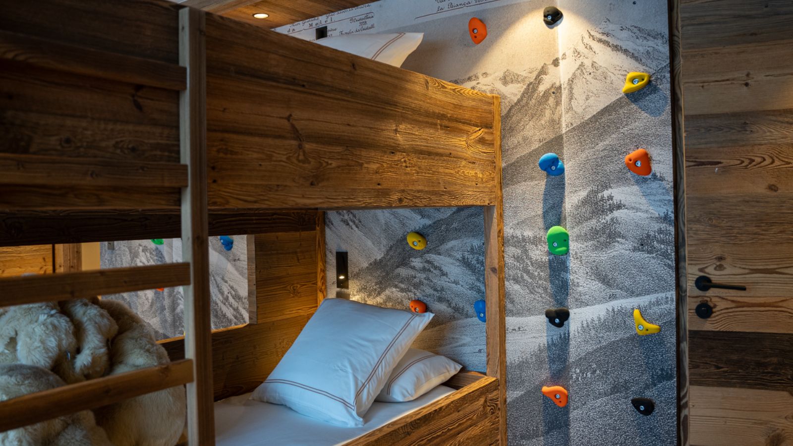 Luxury-Ski-Chalet-Val-D-Isere-Silverstone-Lodge-7-Oxford-Ski-Bunk-Room.jpg