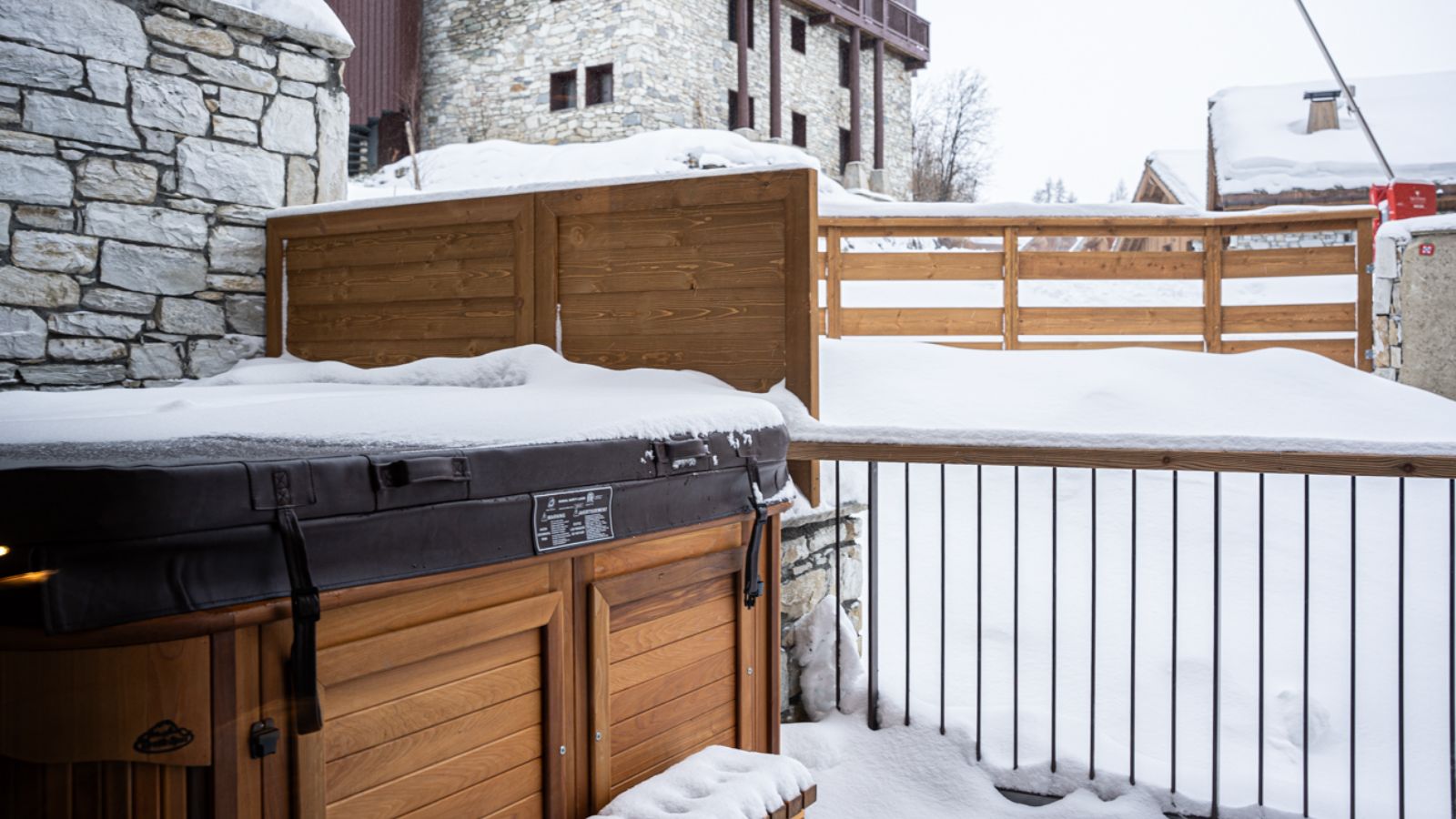 Luxury-Ski-Chalet-Val-D-Isere-Silverstone-Lodge-7-Oxford-Ski-Hot-Tub.jpg