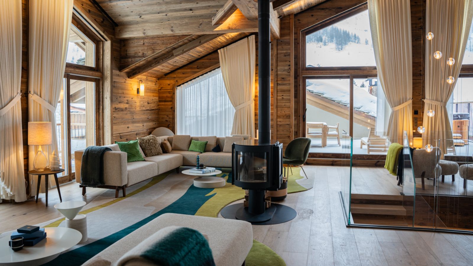 Luxury-Ski-Chalet-Val-D-Isere-Silverstone-Lodge-7-Oxford-Ski-Lounge4.jpg