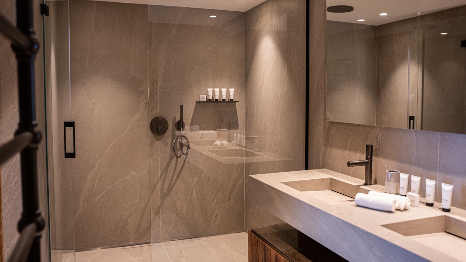 Luxury-Ski-Chalet-Val-D-Isere-Silverstone-Lodge-7-Oxford-Ski-Bathroom (2).jpg