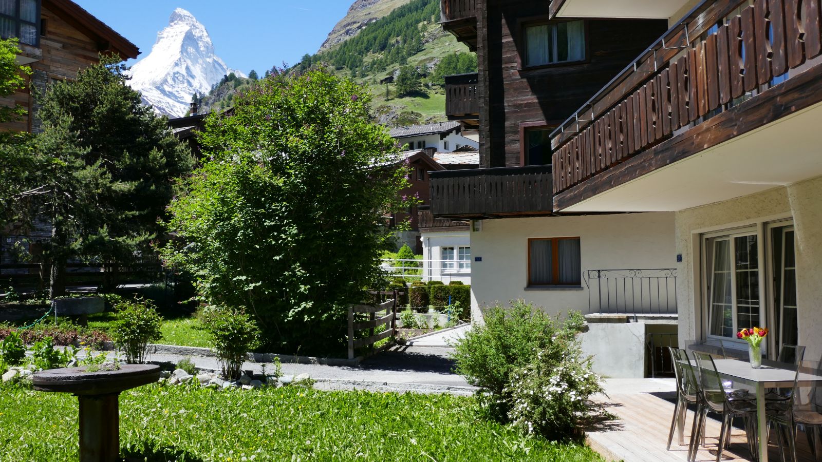 Luxury-ski-chalet-zermatt-vieux moulin-oxford-ski-terrace.jpg