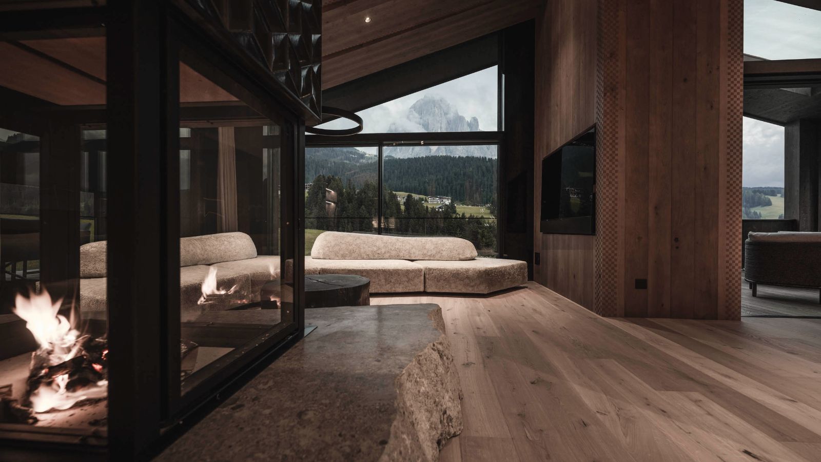 Luxury-Ski-Chalet-Selva-Chalet-Alpurio-Oxford-Ski-Lounge.jpg