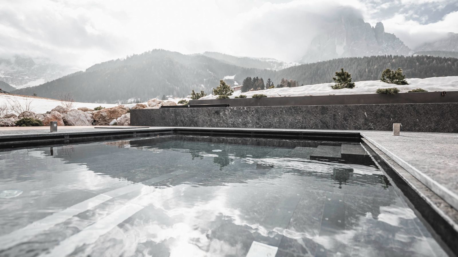 Luxury-Ski-Chalet-Selva-Chalet-Alpurio-Oxford-Ski-Pool.jpg