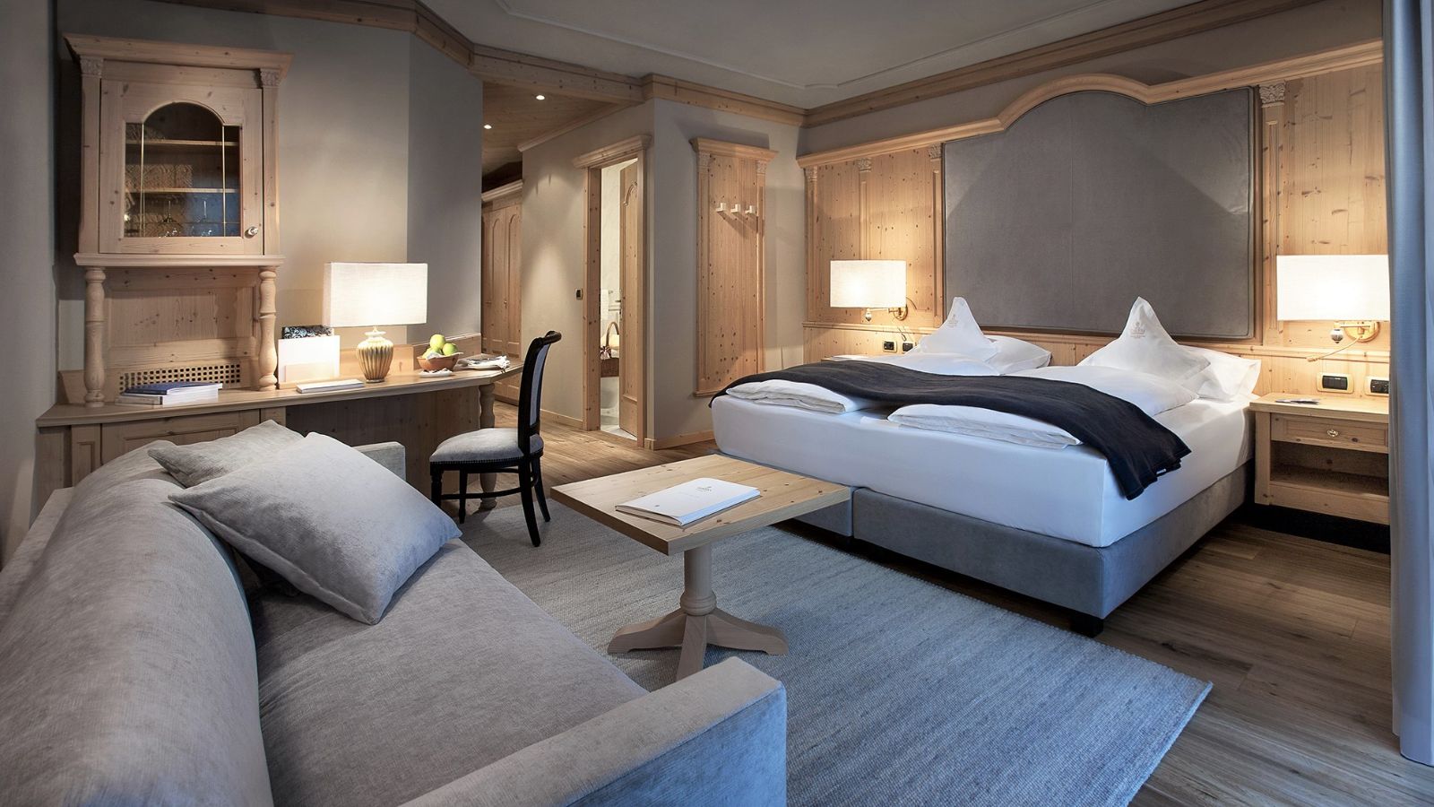 Luxury-Ski-Hotel-Val-Gardena-Hotel-Gardena-Oxford-Ski-Bedroom (2).jpg