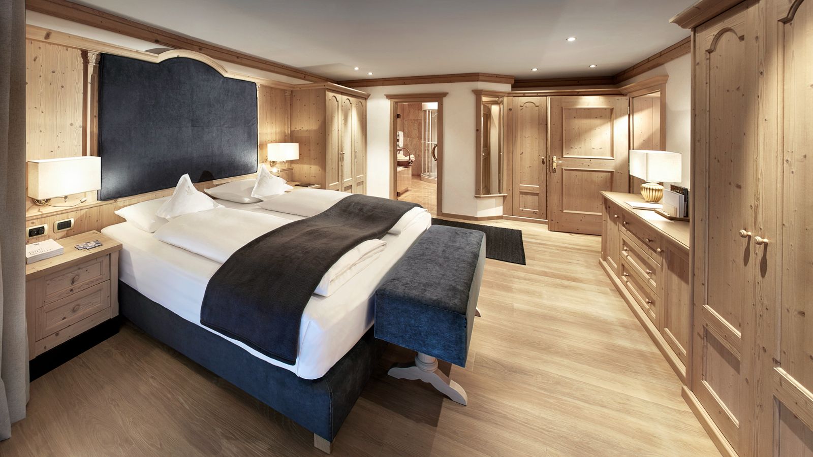 Luxury-Ski-Hotel-Val-Gardena-Hotel-Gardena-Oxford-Ski-Bedroom (3).jpg