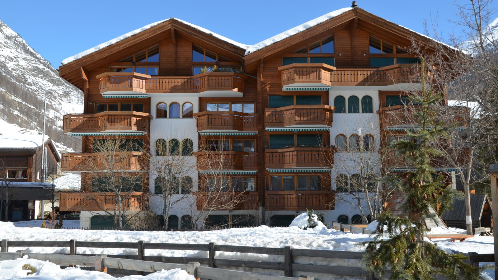 Luxury-ski-chalet-zermatt-penthouse-annyvonne-oxford-ski-exterior.jpg