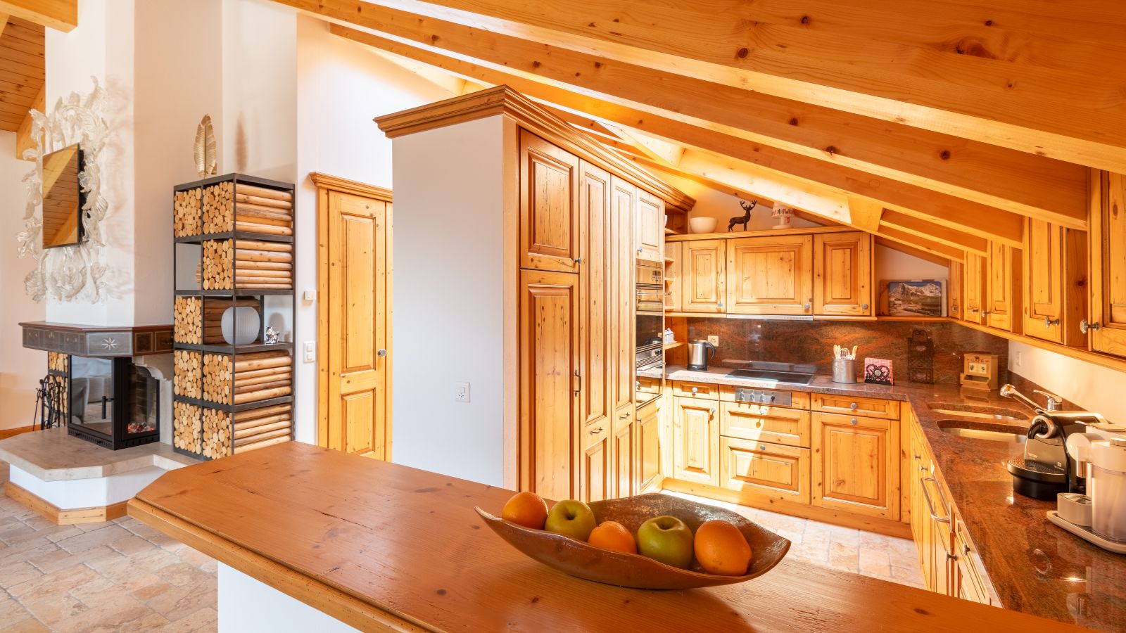 Luxury-ski-chalet-zermatt-penthouse-annyvonne-oxford-ski-kitchen.jpg