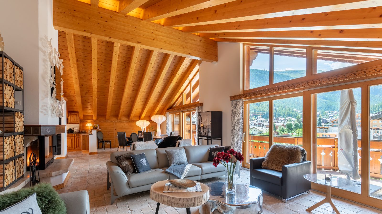 Luxury-ski-chalet-zermatt-penthouse-annyvonne-oxford-ski-living area 2.jpg