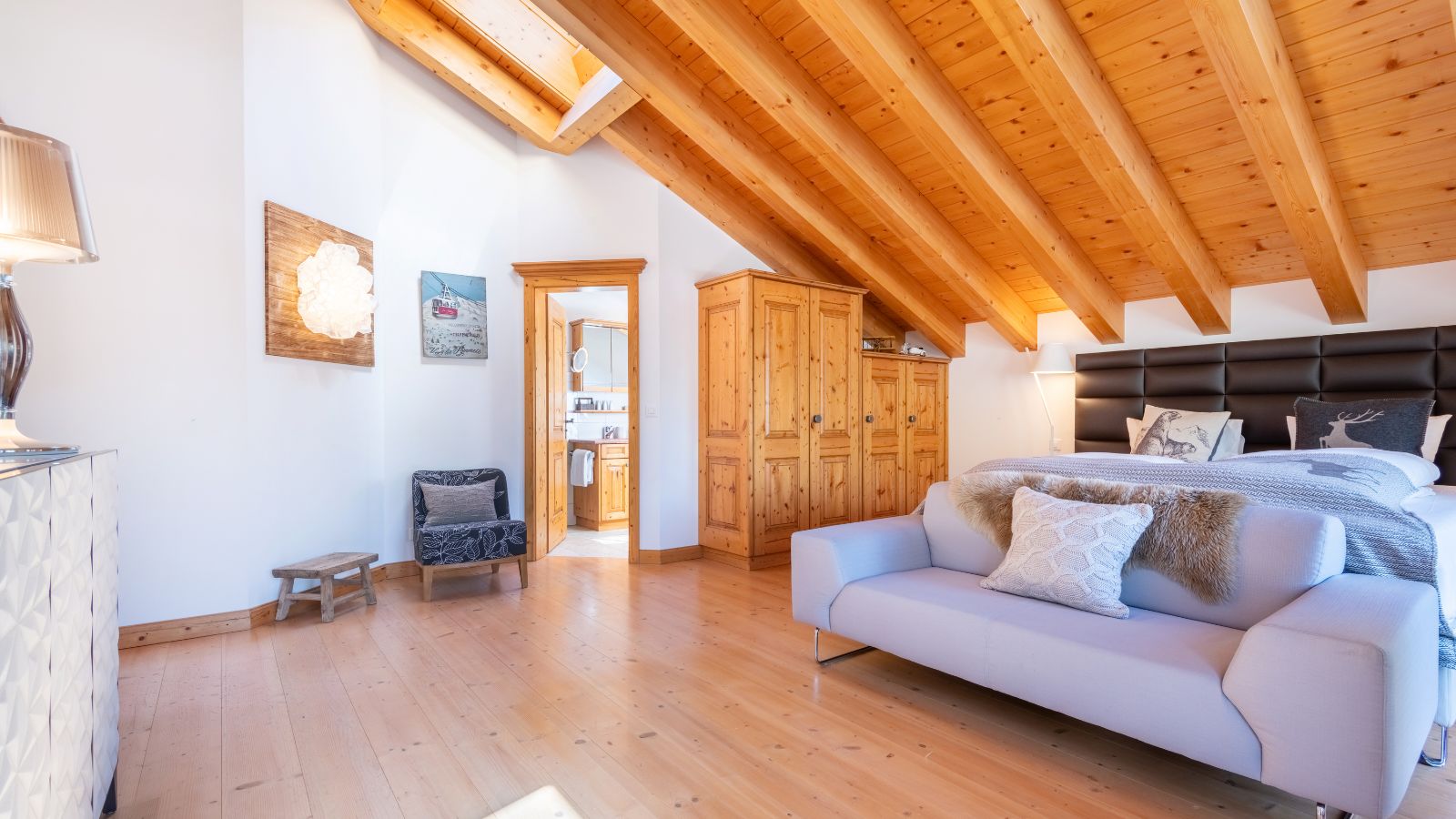 Luxury-ski-chalet-zermatt-penthouse-annyvonne-oxford-ski-master bedroom 2.jpg
