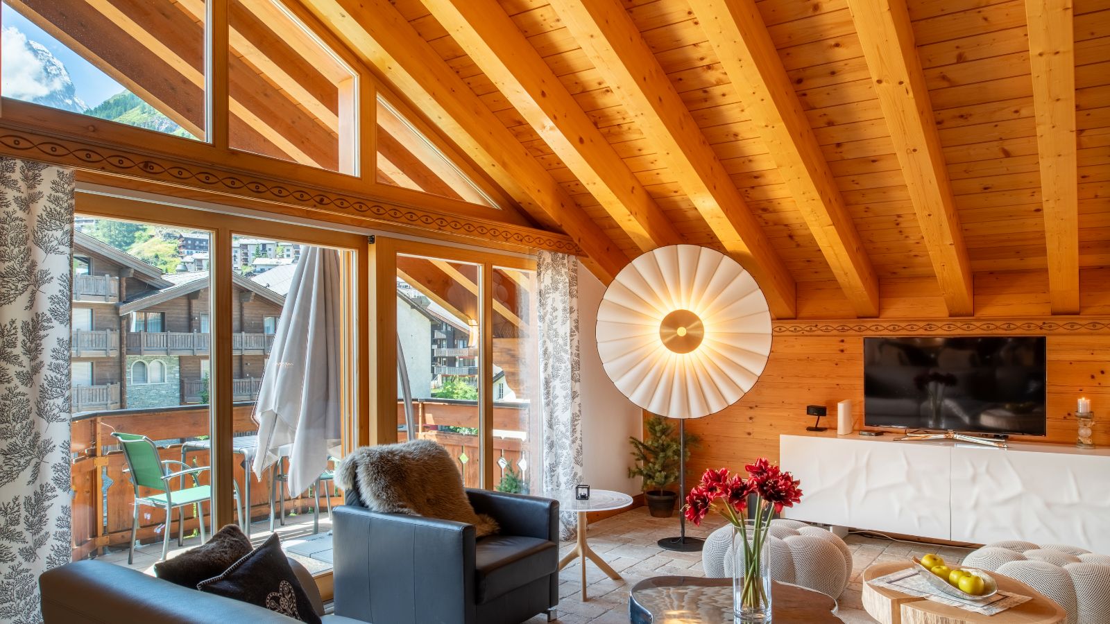 Luxury-ski-chalet-zermatt-penthouse-annyvonne-oxford-ski-sitting area.jpg