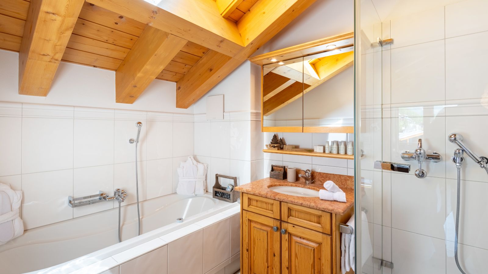 Luxury-ski-chalet-zermatt-penthouse-annyvonne-oxford-ski-bathroom 2.jpg
