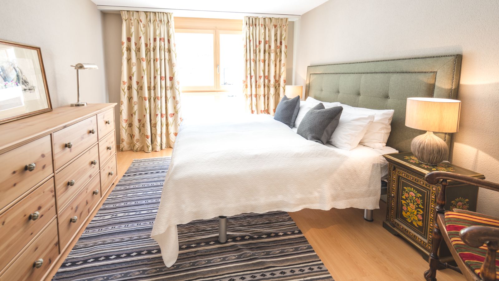 Luxury-ski-chalet-zermatt-nevis-oxford-ski-bedroom 2.jpg