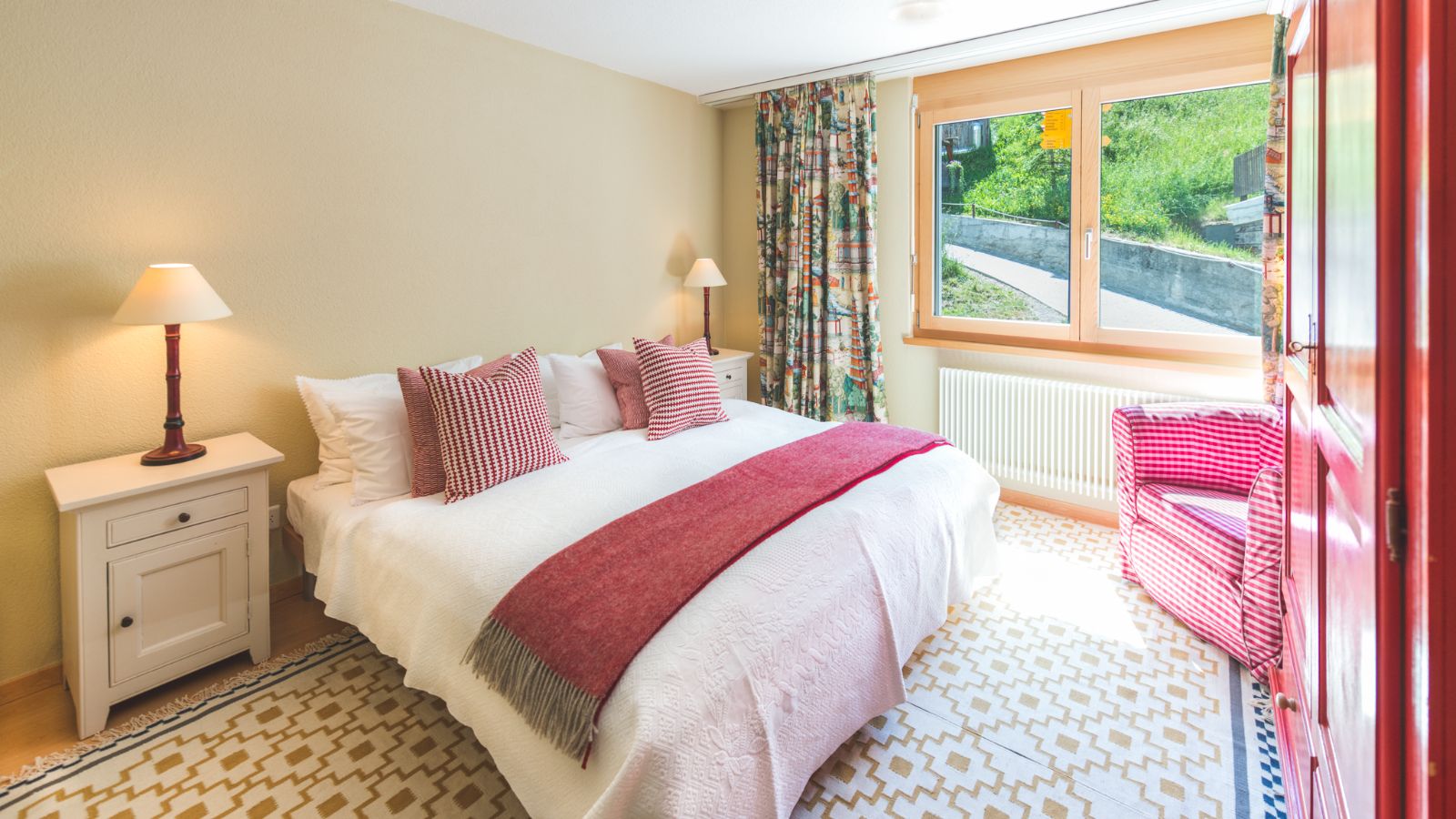 Luxury-ski-chalet-zermatt-nevis-oxford-ski-bedroom 3.jpg