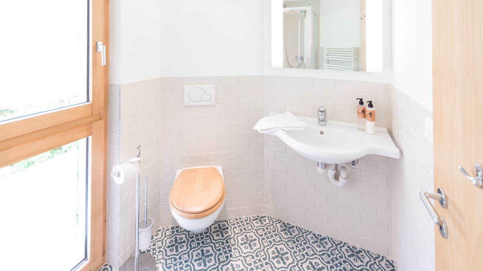 Luxury-ski-chalet-zermatt-nevis-oxford-ski-shower room.jpg