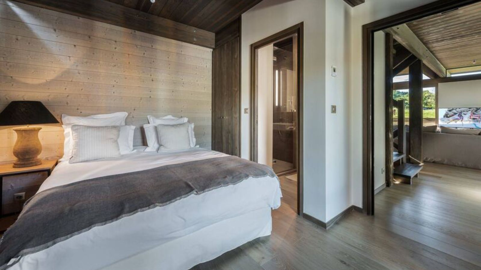 Luxury-ski-chalet-Megeve-Satine-oxford-ski-bedroom.jpg